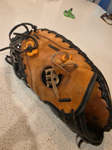 2018 Wilson A2000 RH Baseball Glove 32.5" (Used)