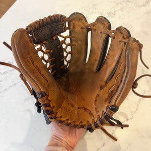 Infield RH Nokona Baseball Glove 10" (Used)