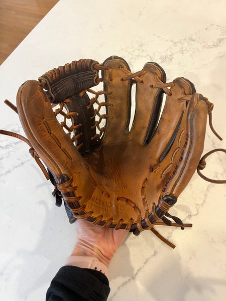 Infield RH Nokona Baseball Glove 10" (Used)