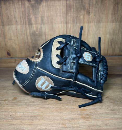 Wilson A2000 1786 11.5" Baseball Glove