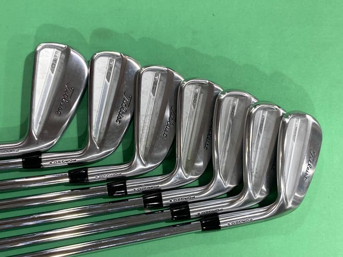 Men's Titleist 4 iron Single Irons Right Handed Stiff Flex (Used)