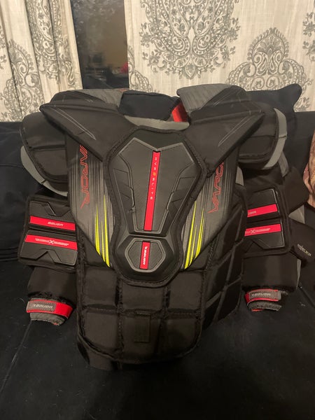 Medium Bauer Vapor Hyperlite 2 Goalie Chest Protector (Used)
