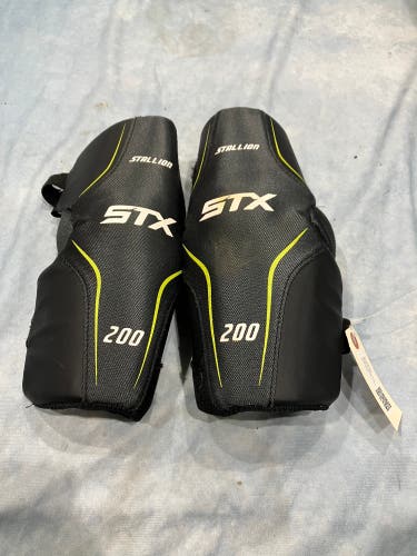Medium Youth STX Stallion 200 Arm Pads (Used)