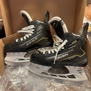 Bauer Supreme M40 Hockey Skates Size 5.5 (Used)