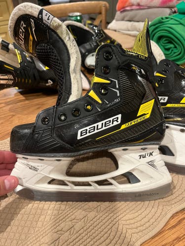 2022 Bauer Supreme M4 Hockey Skates Regular Width Size 1.5 (Used)