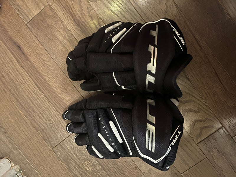 Black Used Senior True Catalyst 7X Gloves 14"