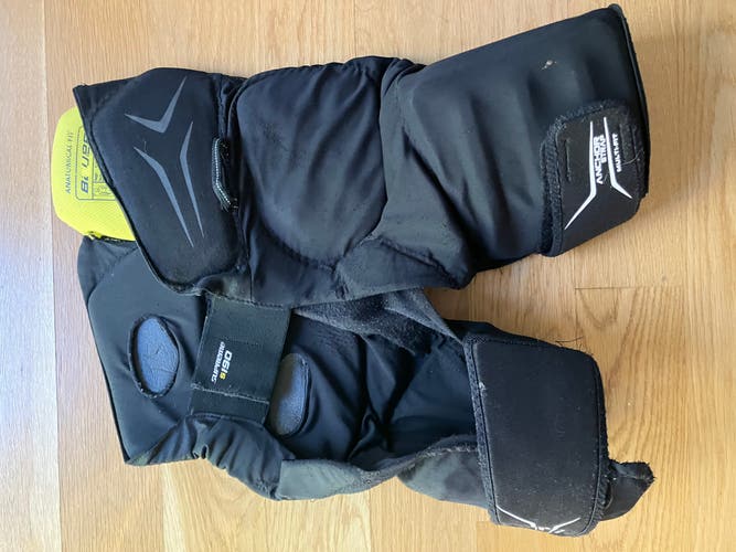 Junior Medium Bauer Bauer S190 Hockey Girdle and Shell (Used)