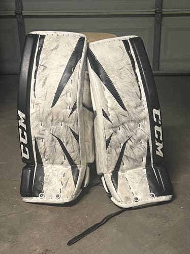 28" CCM Revolution 575 Goalie Leg Pads (Used)