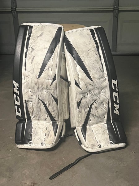 28" CCM Revolution 575 Goalie Leg Pads (Used)