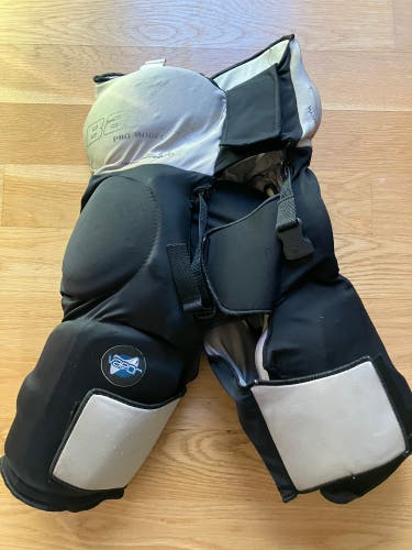 Senior Small Bauer Vapor Pro Hockey Girdle and Shell (Used)