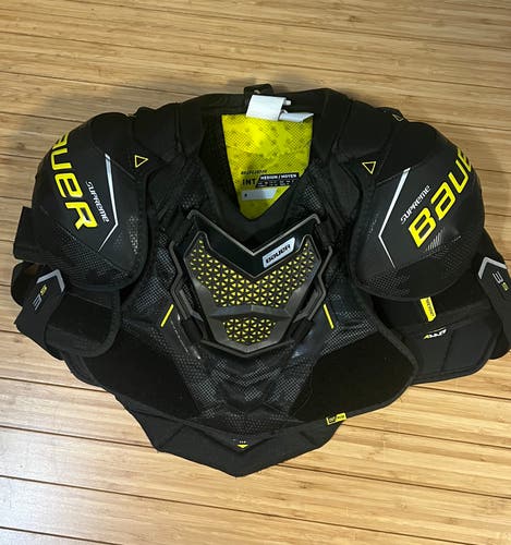 Medium Intermediate Bauer Supreme 3S Pro Shoulder Pads (Used)