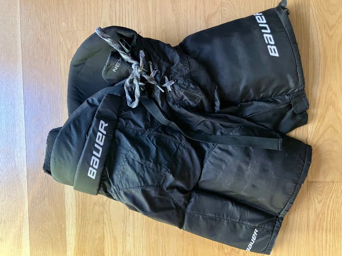 Junior Large Bauer Nexus 400 Hockey Pants (Used)