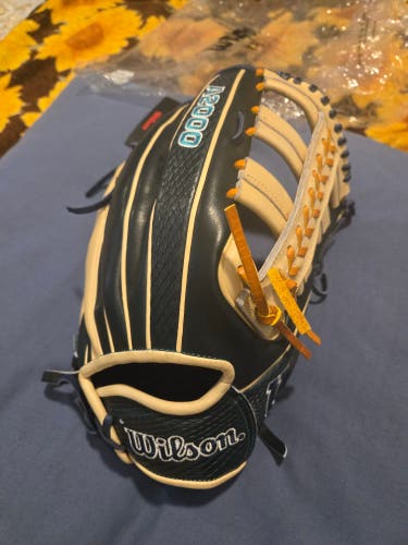 Wilson A2000 JR44 Game Model 12.75" (Barely Used) - FAST SHIPPING!!