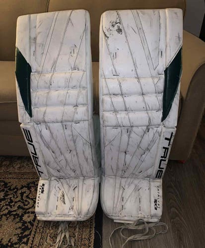 35" 2024 True Catalyst 9X3 Goalie Leg Pads (Used)