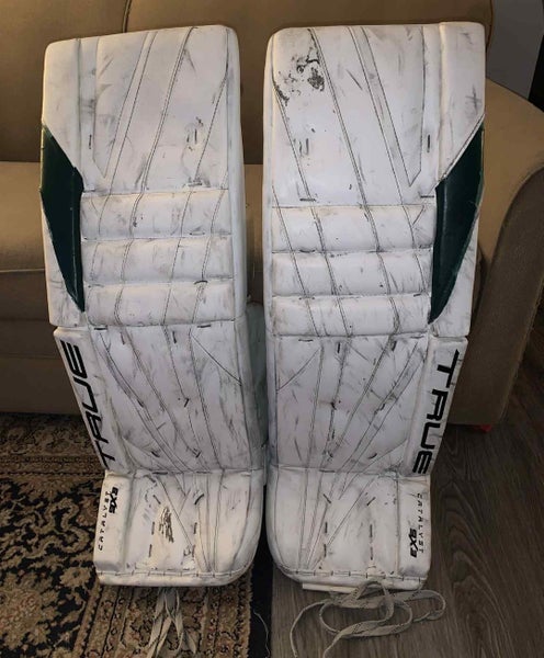 35" 2024 True Catalyst 9X3 Goalie Leg Pads (Used)
