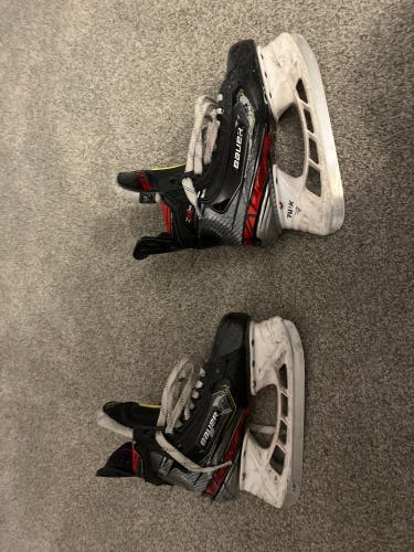 2019 Bauer Vapor 2X Pro Hockey Skates Regular Width Size 4.5 (Used)