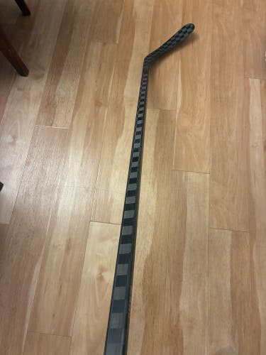 Senior All Black Right Handed Hockey Stick P92 (Used)