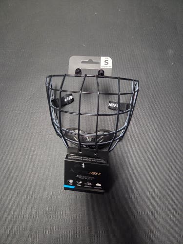 New Bauer Profile III I2 Oreo Small Cage Hockey
