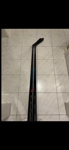 2 Pack New Senior CCM Vizion Right Handed Hockey Stick P28 70 Flex (New)