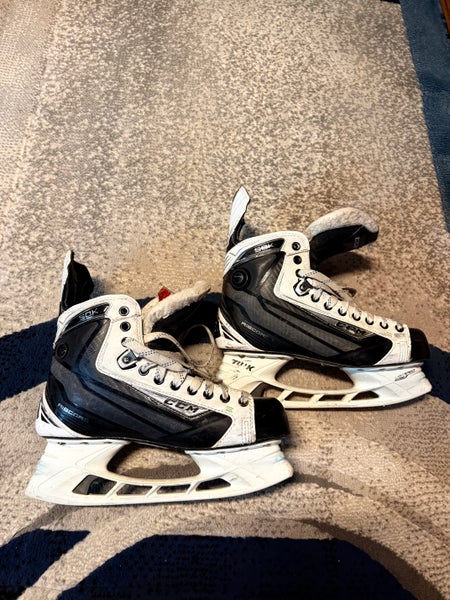 2016 CCM Hockey Skates Wide Width 9 (Used)