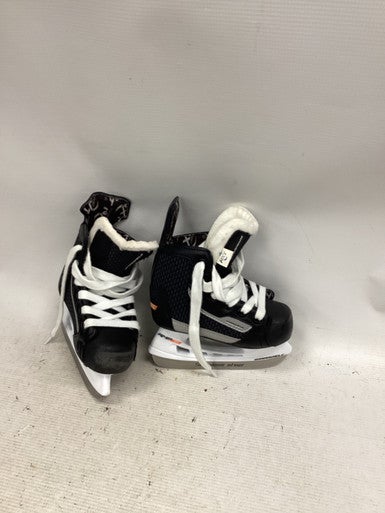 Used WinnWell AMP300 Youth Hockey Skate Youth 08.0 11851-S000039708