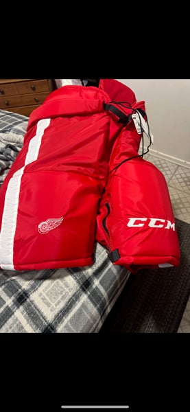 Men's Senior Large CCM MHP7000 Hockey Pants (New)