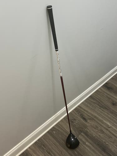 Men's Titleist 915 D2 Right Handed Driver Stiff Flex 9.5 Loft (Used)