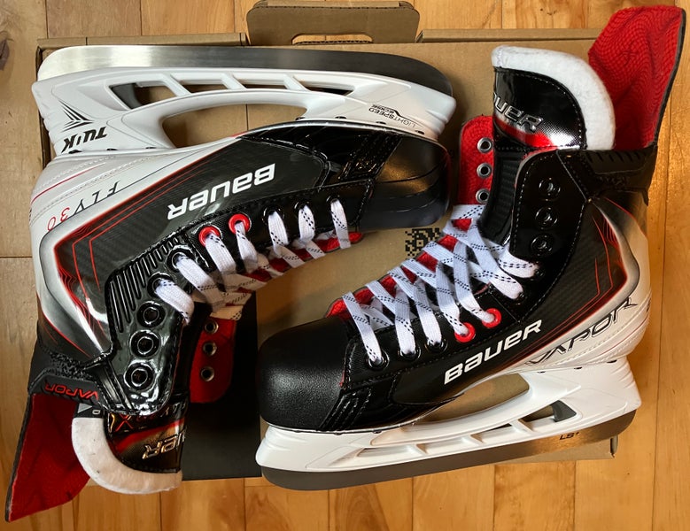 Bauer Vapor FLY30 Hockey Skates Like New - Size 7.5 Regular Width with 4 Extra DLC Blades