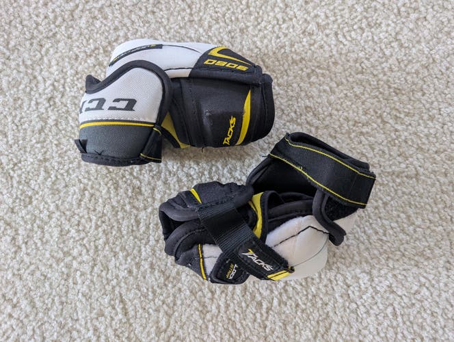 Junior Small CCM Tacks 9060 Elbow Pads (Used)