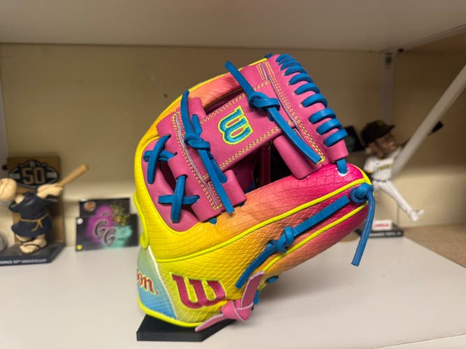 2025 Wilson A2000 Pink Lemonade RH Infield Baseball Glove 11.5" (New)