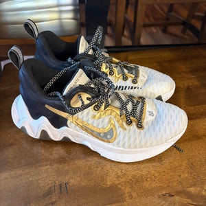 Men's Size M 8.0 (W 9.0) Nike Shoes (Used)