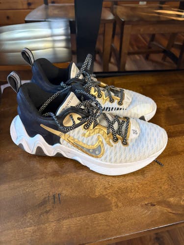 Men's Size M 8.0 (W 9.0) Nike Shoes (Used)