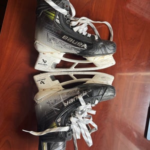 2023 Bauer Vapor Hyperlite 2 Hockey Skates 7 (Used)