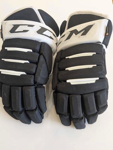 CCM Tacks 4 roll pro 2 Gloves 15" (Used)