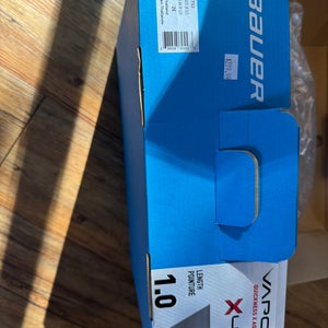 2023 Bauer Vapor X4 Hockey Skates Extra Wide Width Size 1 (Used)