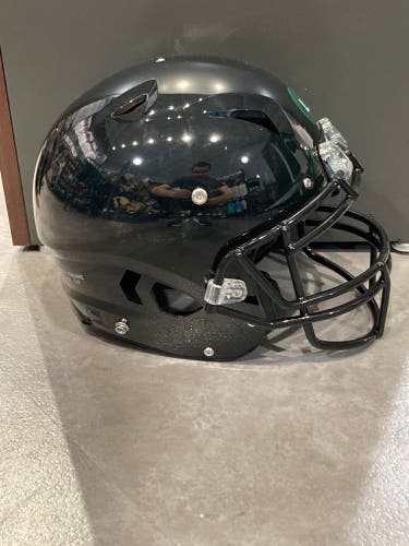 MINT CONDITION Youth Large Schutt Vengeance A11 Helmet