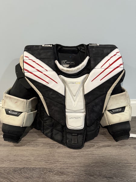 Medium 2022 Bauer Hyperlite Goalie Chest Protector (Used)