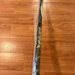 Senior Bauer Vapor FlyLite Right Handed Hockey Stick P92 (New)
