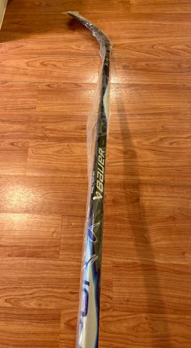 Senior Bauer Vapor FlyLite Right Handed Hockey Stick P92 (New)