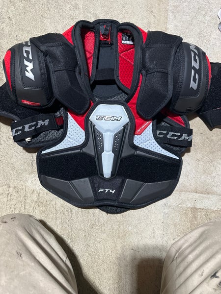 Small Junior CCM Ft4 Shoulder Pads (Used)