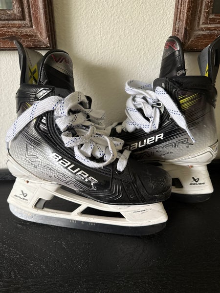 2023 Bauer Vapor Hyperlite 2 Hockey Skates Size 4.5 (Used)