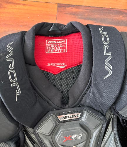 Large Junior Bauer Vapor x900 Lite Shoulder Pads (Used)