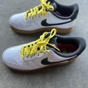 Men's Size M 9.5 (W 10.5) Nike Shoes (Used)