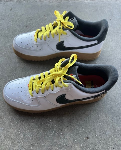 Men's Size M 9.5 (W 10.5) Nike Shoes (Used)