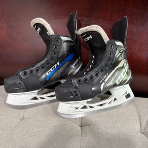 2022 CCM Tacks AS-570 Hockey Skates Regular Width Size 3.5 (Used)