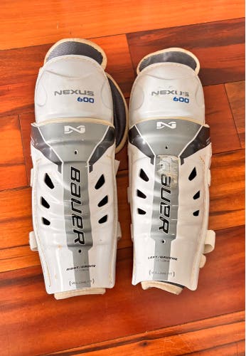 Junior Bauer Nexus 600 11" Shin Pads (Used)
