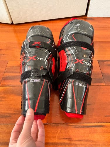 Junior Bauer Vapor X700 12" Shin Pads (Used)