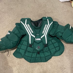 Medium 2024 Vaughn V10 Pro Carbon Goalie Chest Protector (Used)