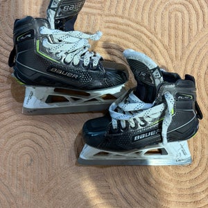 Junior Bauer Elite Hockey Goalie Skates Regular Width Size 2.5 (Used)