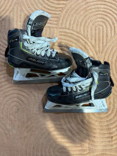 Junior Bauer Elite Hockey Goalie Skates Regular Width Size 2.5 (Used)